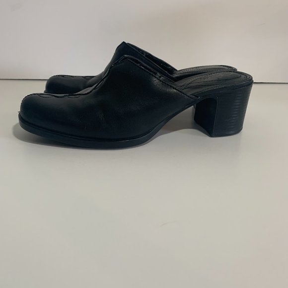 Clarks Women’s Black Mules size 6M - Picture 2 of 7